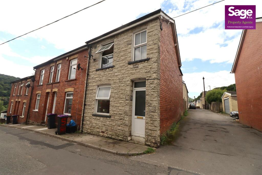 2 bedroom terraced house for sale in Chapel Road, Pontnewynydd, Pontypool, NP4