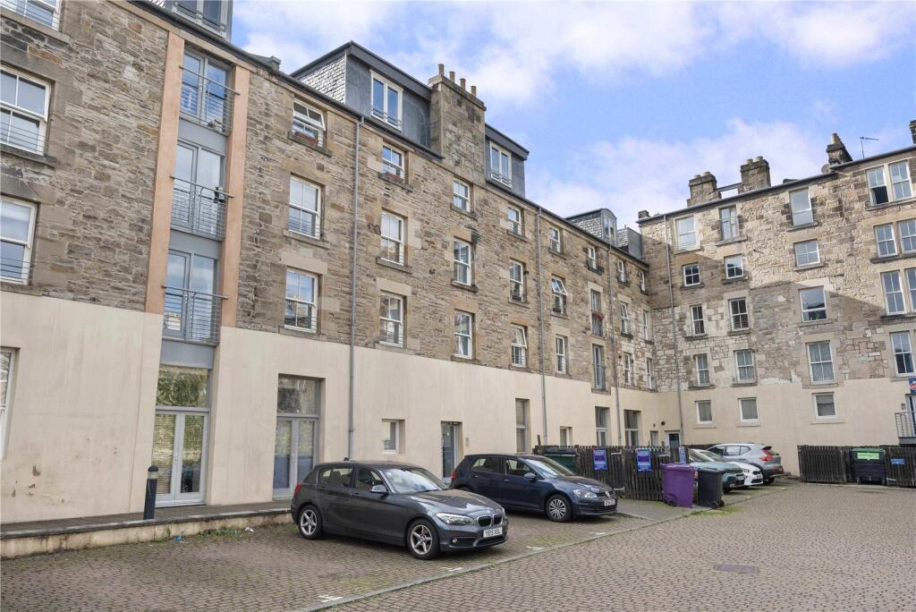 Main image of property: Flat 15, 14 Hermand Crescent, Shandon, Edinburgh, EH11 1LP