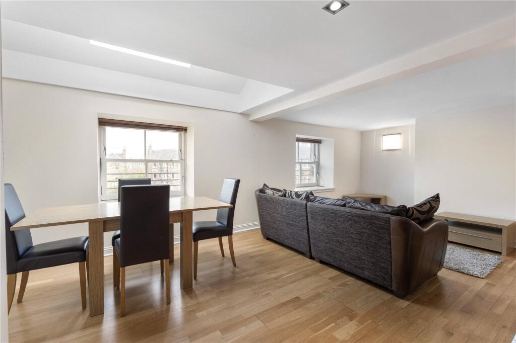 Main image of property: Flat 15, 14 Hermand Crescent, Shandon, Edinburgh, EH11 1LP