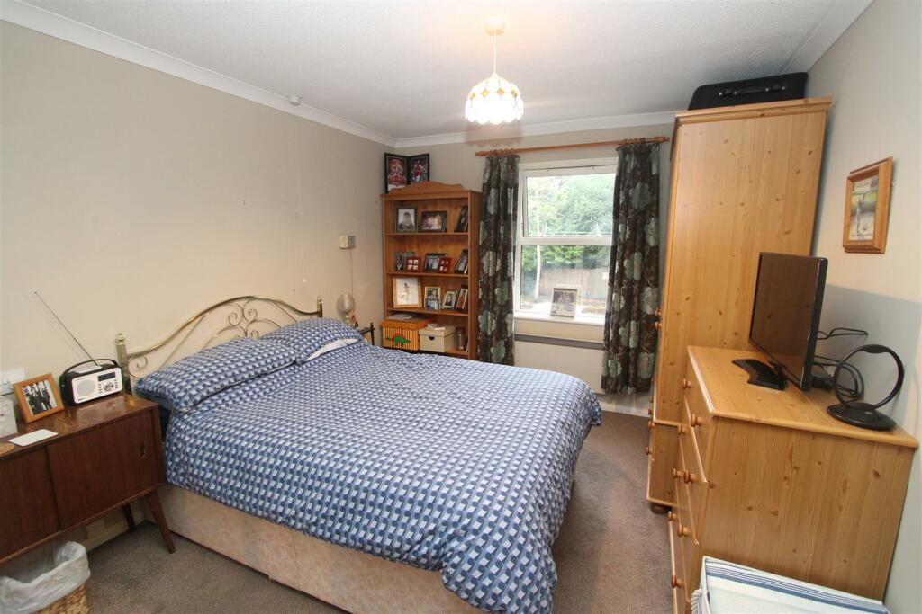 1 bedroom flat for sale in Cavendish Court, Holmwood Gardens