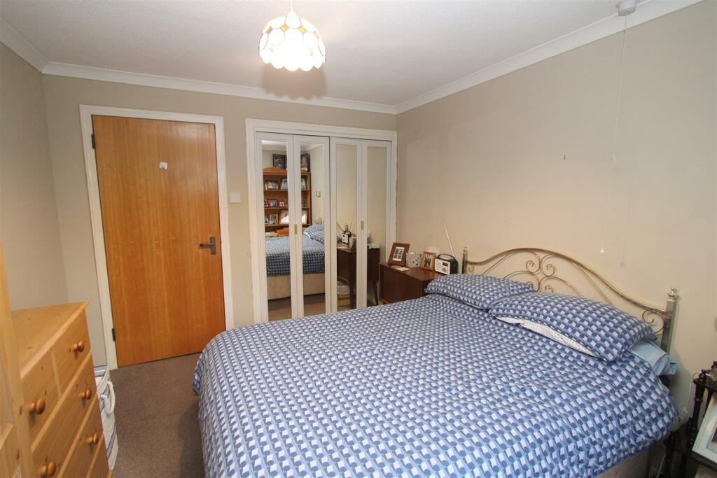 1 bedroom flat for sale in Cavendish Court, Holmwood Gardens