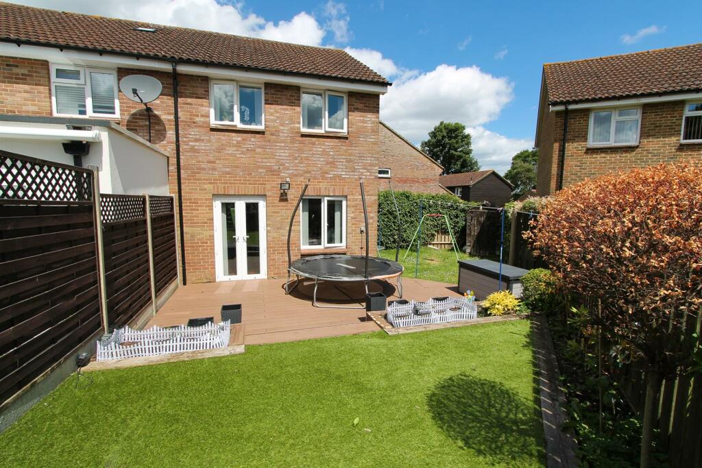 3 bedroom end of terrace house for sale in Sunkist Way, Wallington, SM6