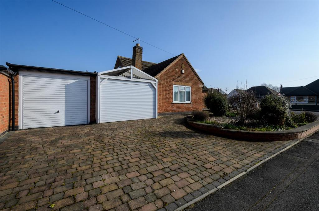 4 bedroom detached bungalow for sale in Chaucer Street, Narborough., LE19
