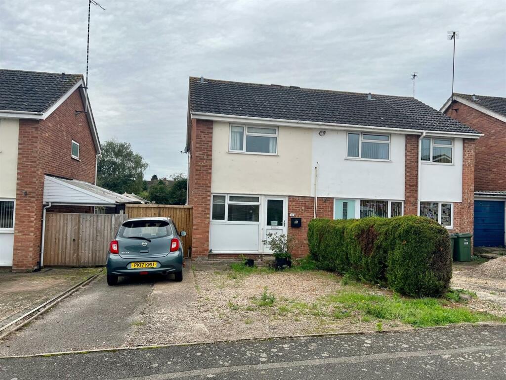 2 bedroom semidetached house for sale in The Coppice, Narborough., LE19