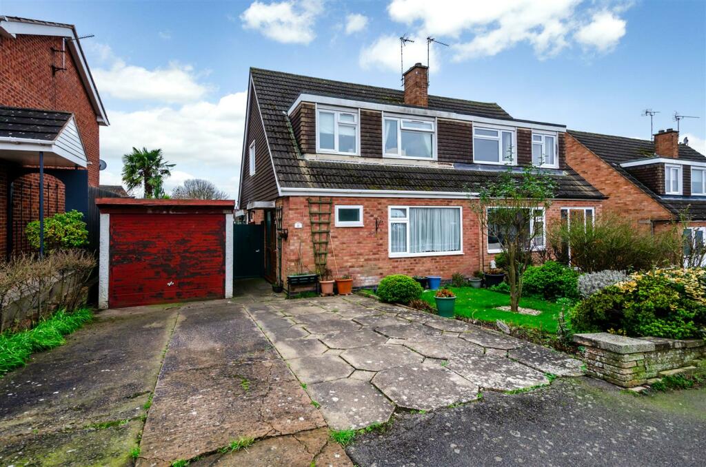 3 bedroom semidetached house for sale in Drummond Road, Enderby