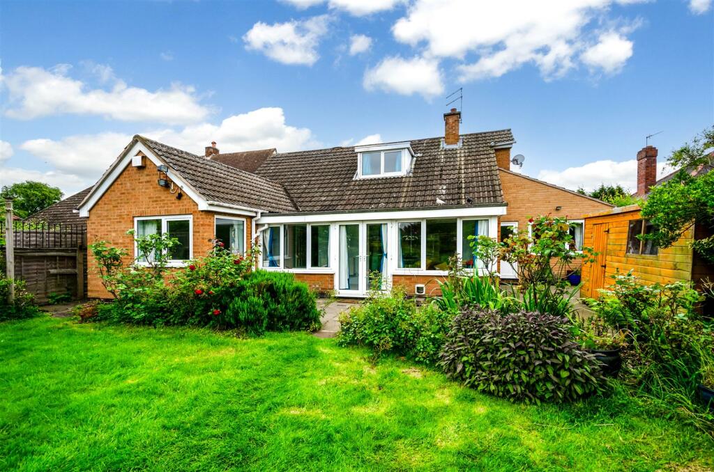 3 bedroom detached bungalow for sale in Liberty Road, Glenfield
