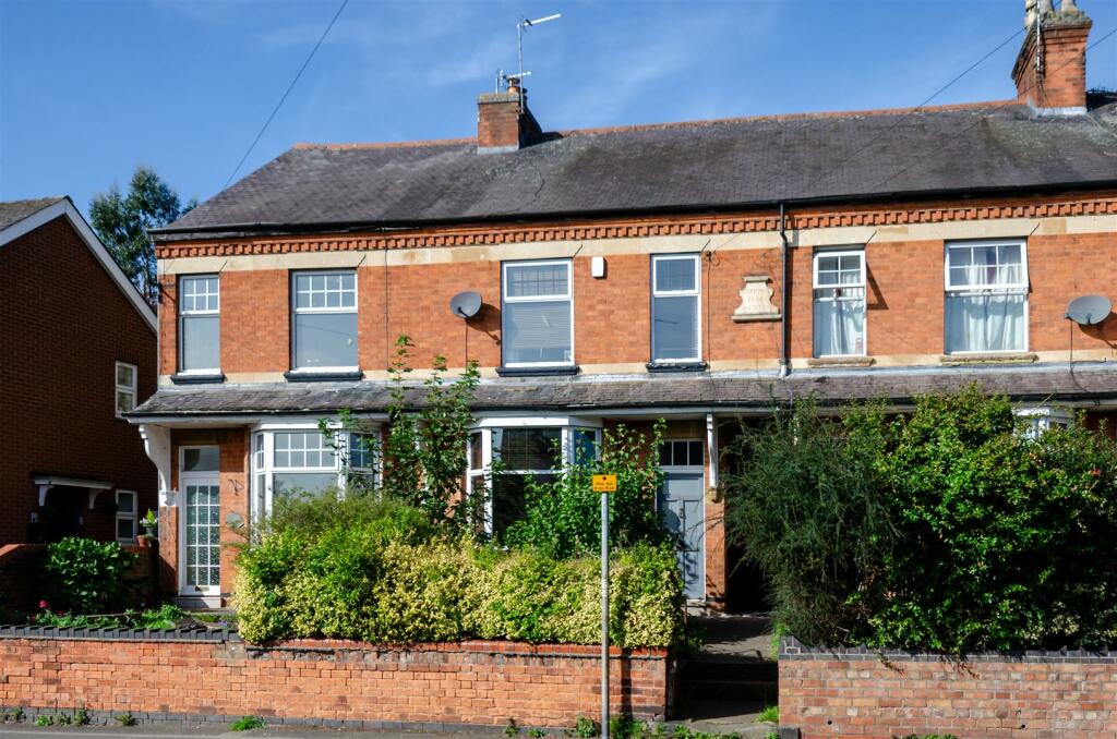 3 bedroom terraced house for sale in Leicester Road, Narborough., LE19