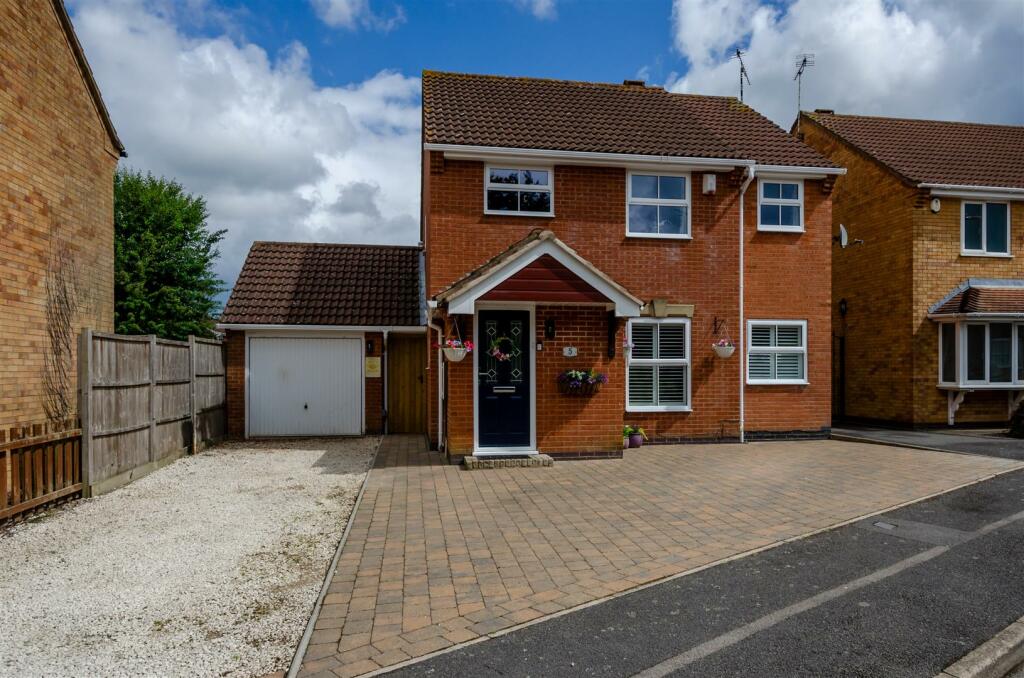 3 bedroom detached house for sale in Cannam Close, Whetstone., LE8