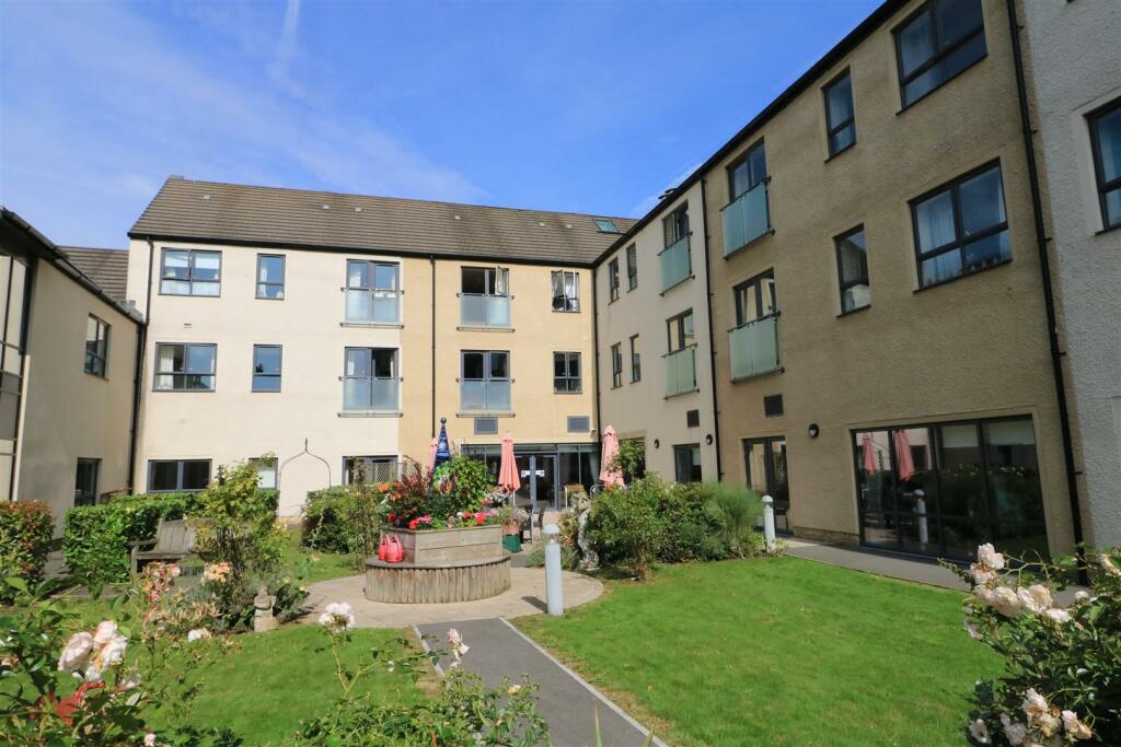 2 bedroom apartment for sale in 40 Burnham Court, Malmesbury, SN16