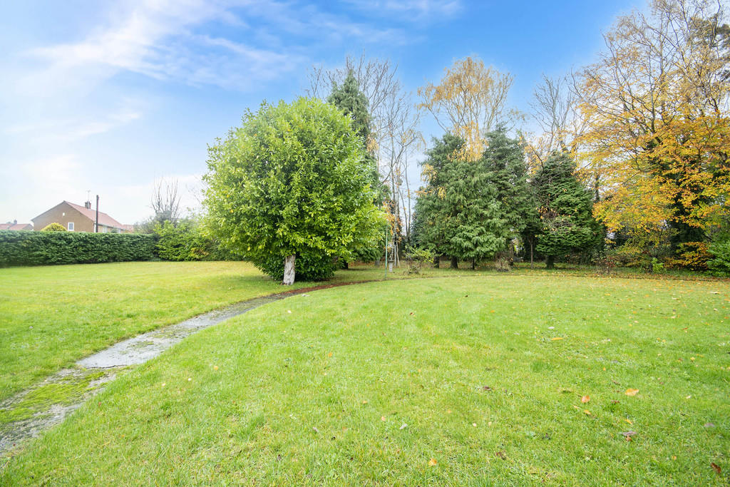 3 bedroom chalet for sale in Rackford Road, North Anston, S25