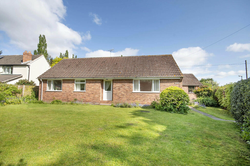 3 bedroom detached bungalow for sale in Church Lane, West Drayton