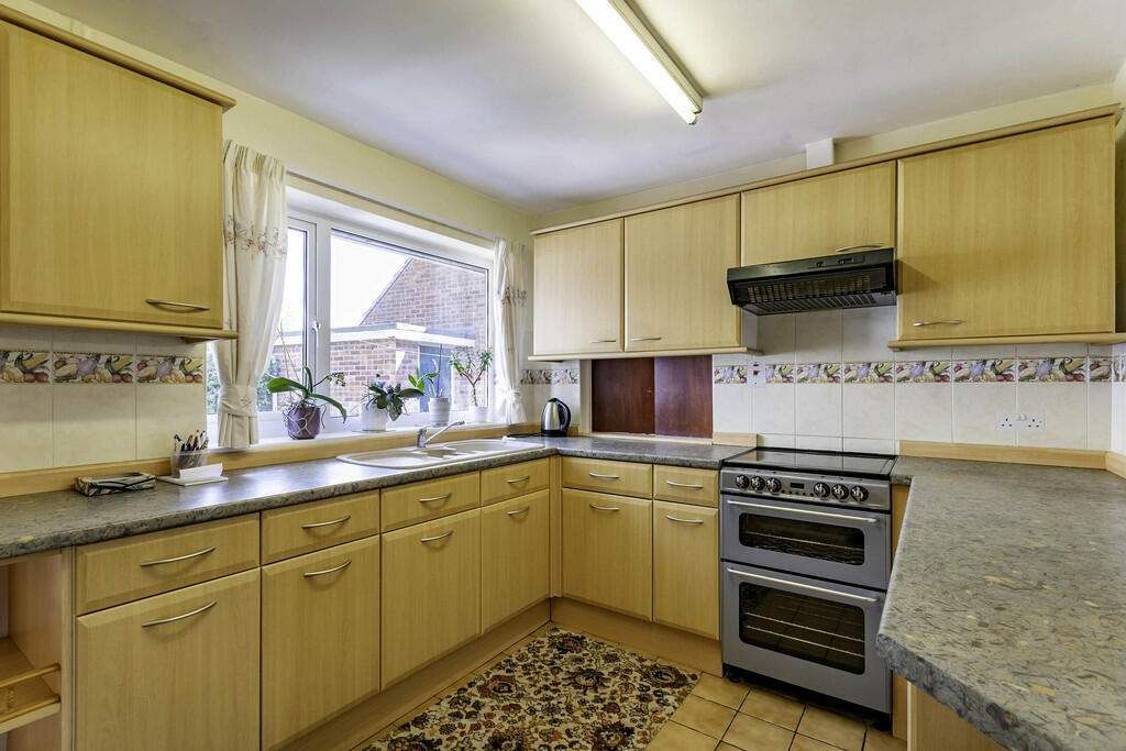 3 bedroom detached bungalow for sale in Church Lane, West Drayton ...