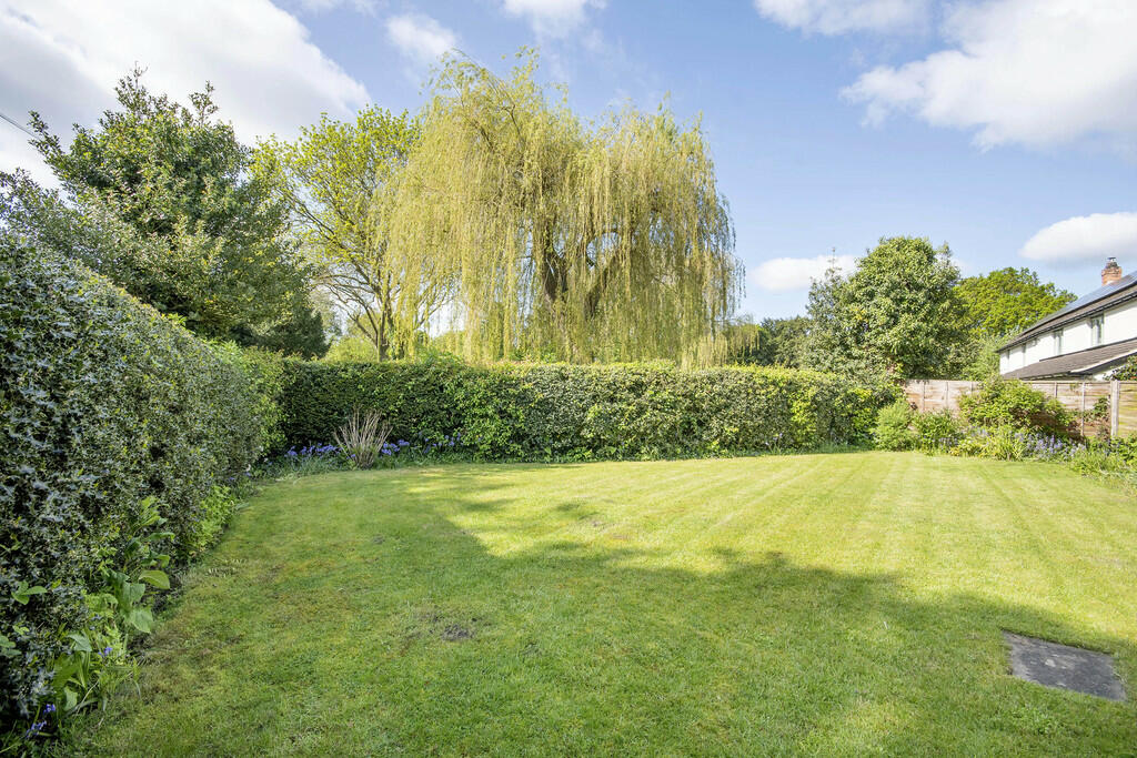 3 bedroom detached bungalow for sale in Church Lane, West Drayton ...