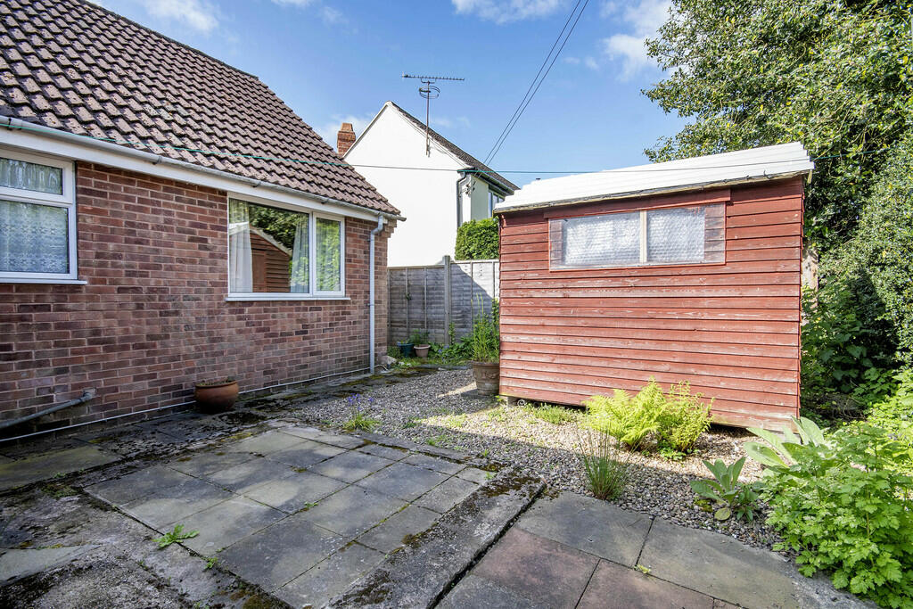 3 bedroom detached bungalow for sale in Church Lane, West Drayton
