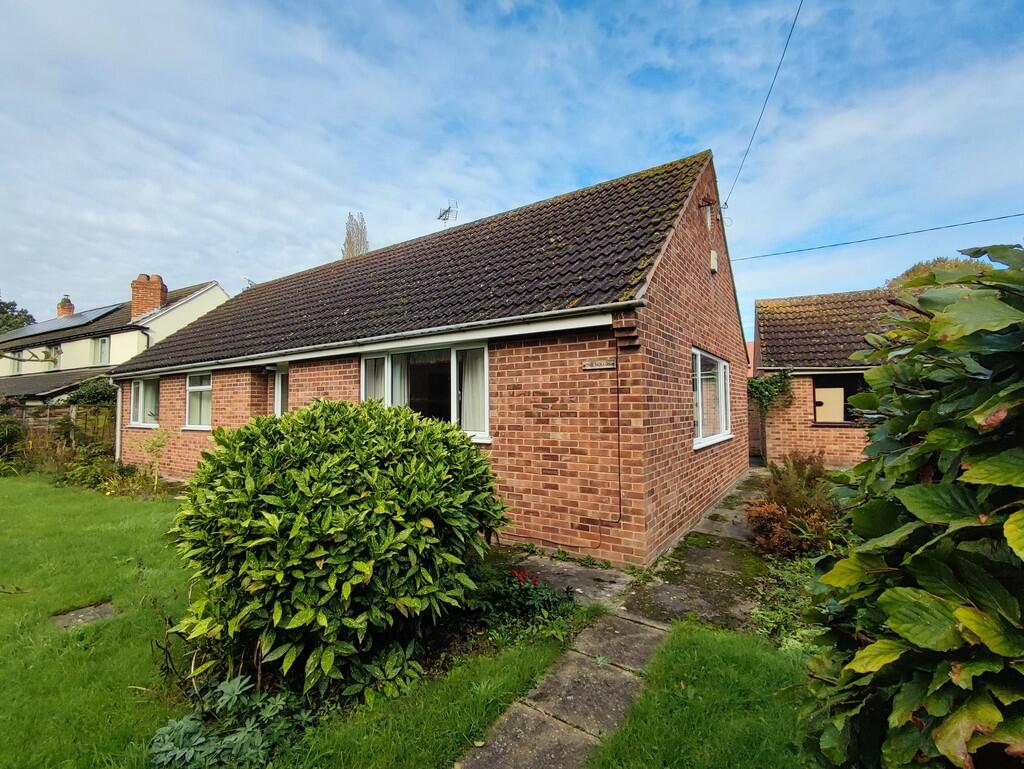 3 bedroom detached bungalow for sale in Church Lane, West Drayton