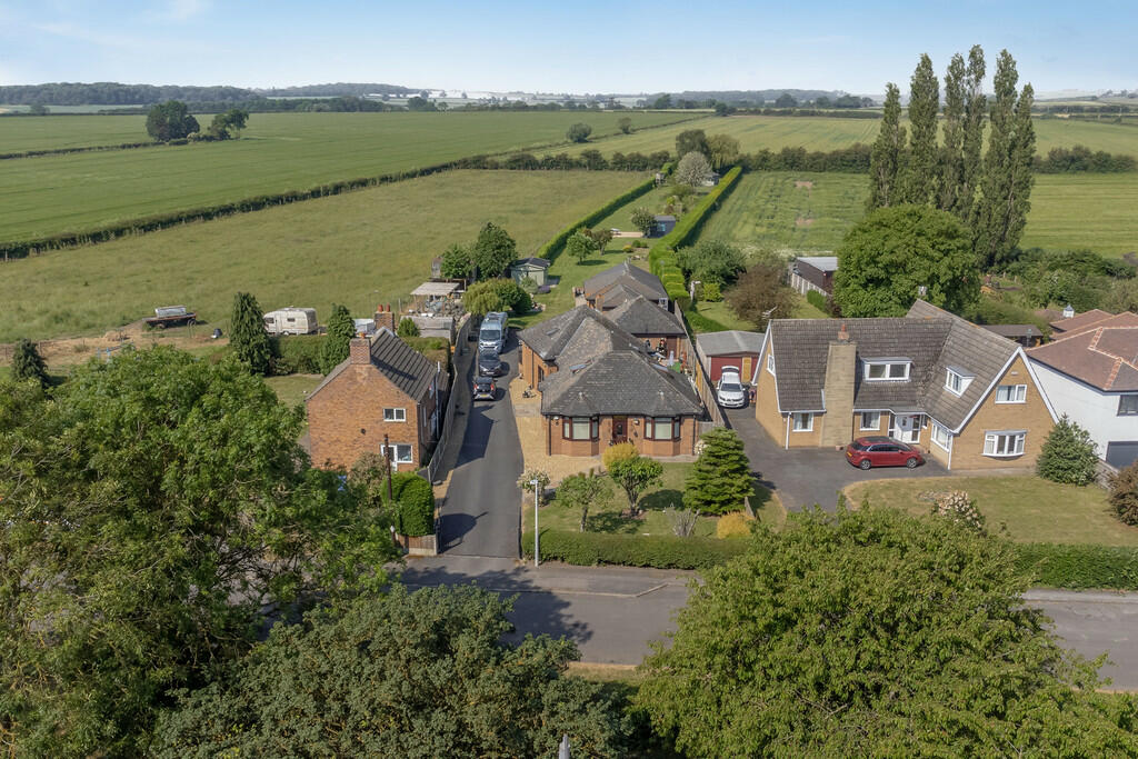 6 bedroom detached bungalow for sale in Bar Road South, Beckingham
