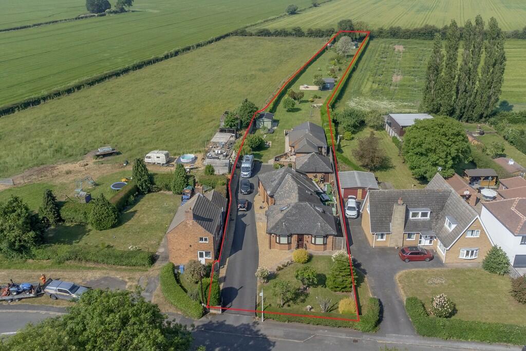 4 bedroom detached bungalow for sale in Bar Road South, Beckingham