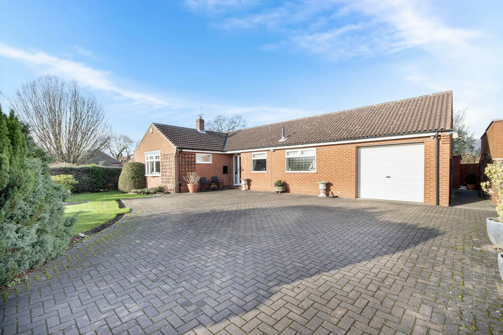 3 bedroom detached bungalow for sale in Tiln Lane, Retford, DN22