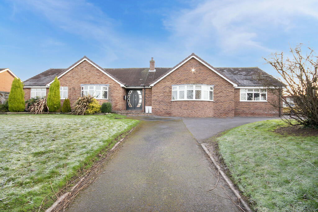 4 bedroom detached bungalow for sale in Main Street, Hayton, Retford, DN22