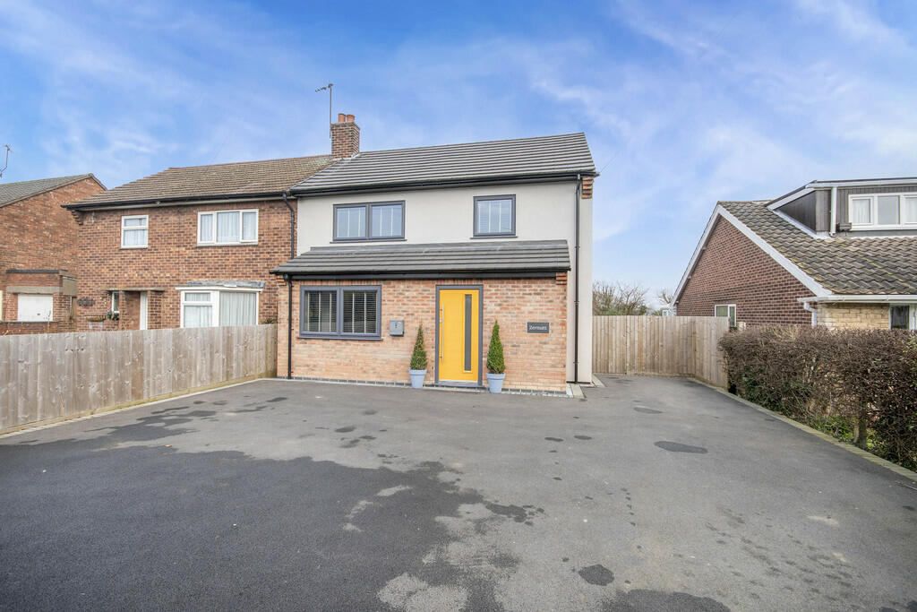 3 bedroom semidetached house for sale in Priestgate, East Markham