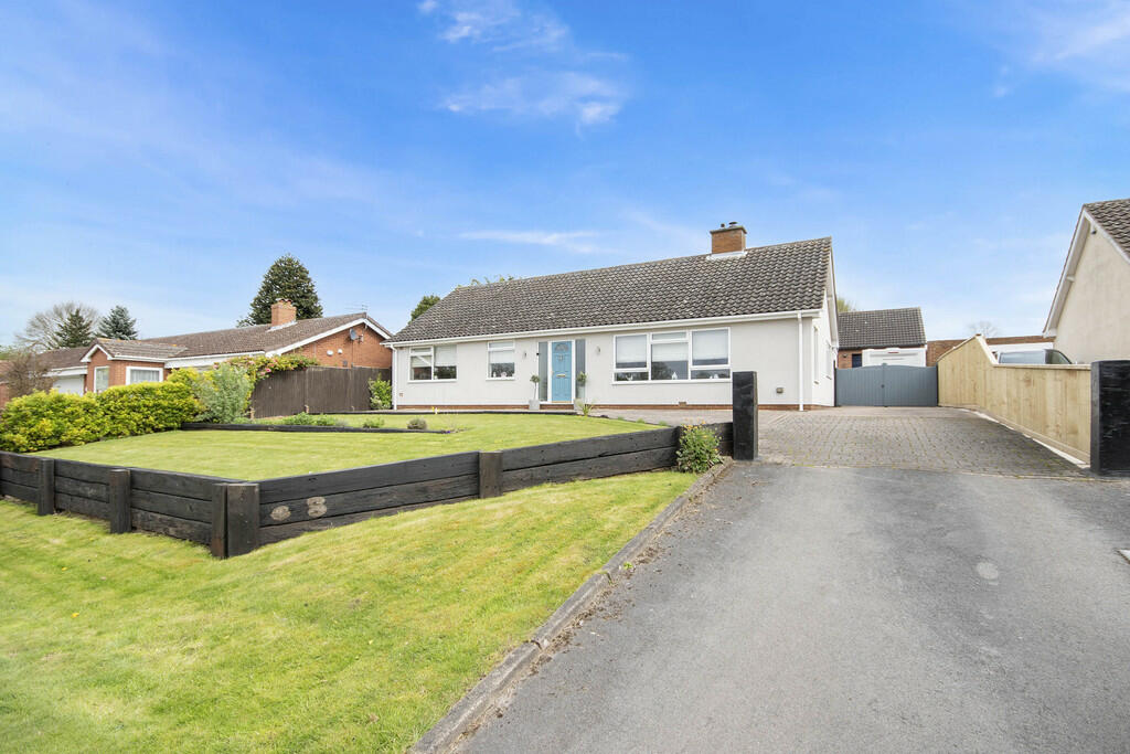 3 bedroom detached bungalow for sale in Main Street, Hayton, Retford, DN22
