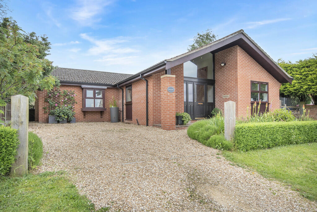 4 bedroom detached bungalow for sale in Town Street, Lound, DN22