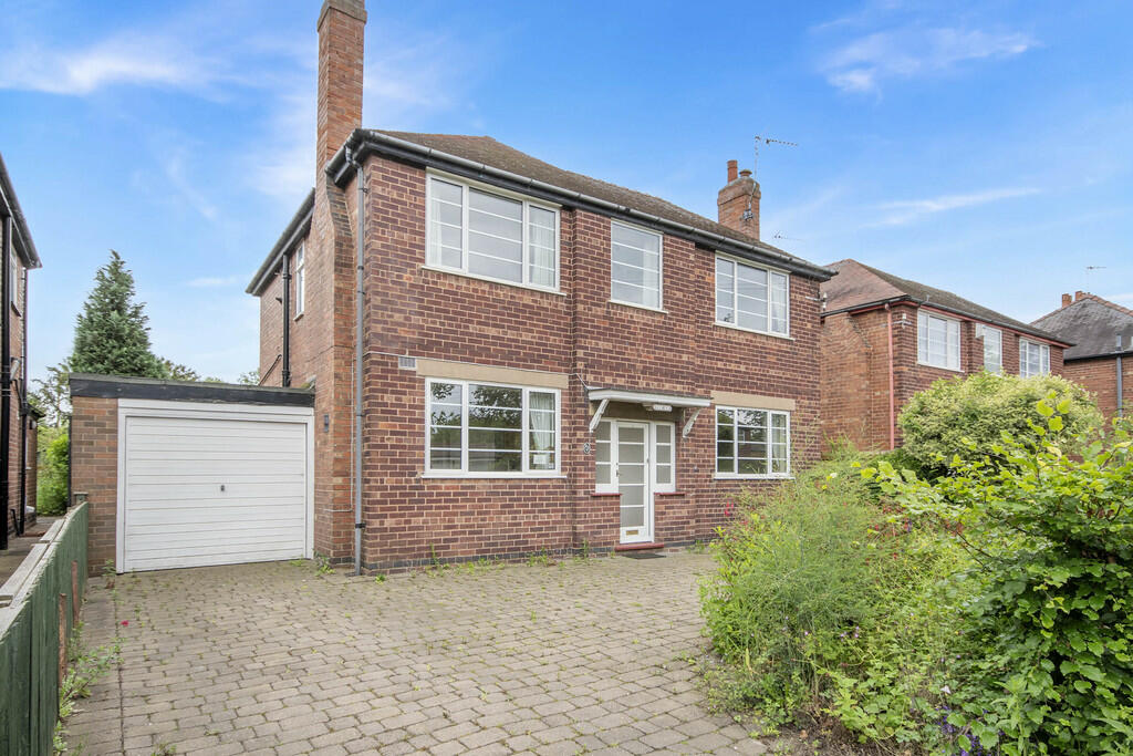 3 bedroom detached house for sale in Grove Coach Road, Retford, DN22