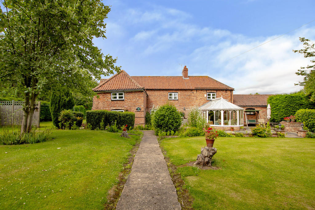4 bedroom cottage for sale in Meeting House Lane, South Leverton