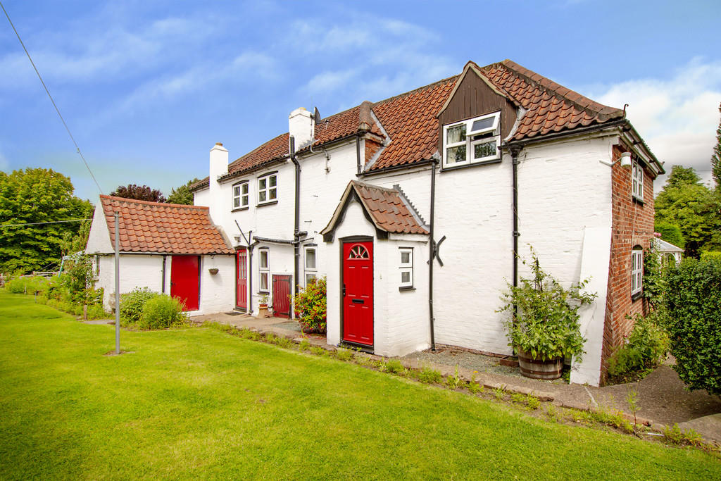 4 bedroom cottage for sale in Meeting House Lane, South Leverton