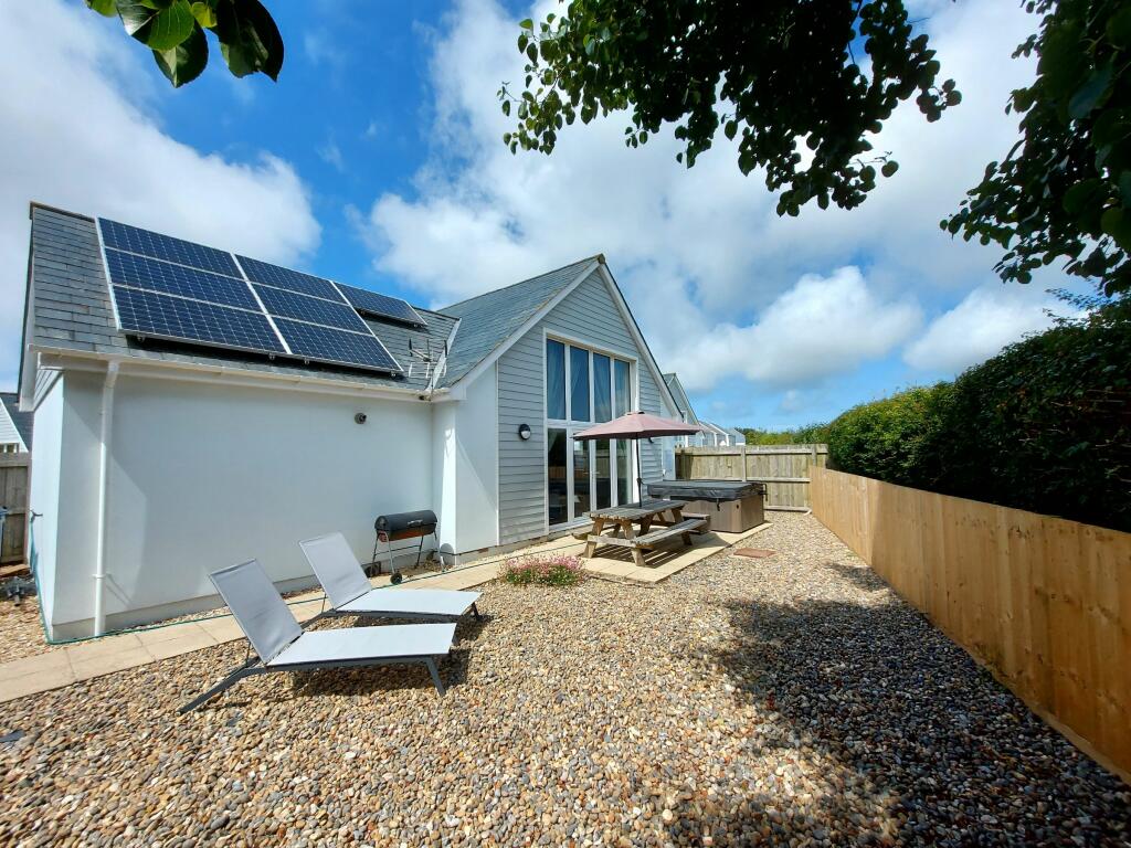 3 bedroom detached house for sale in Tarka Lane, EX34