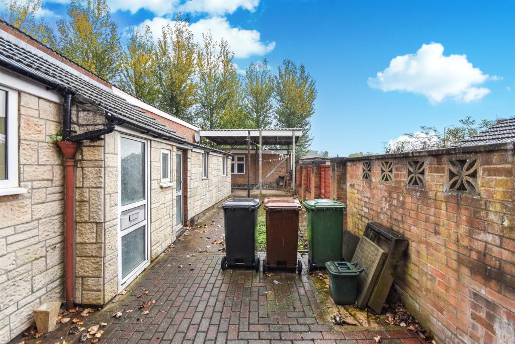 2 bedroom terraced house for sale in Stanion Lane, Corby, NN18