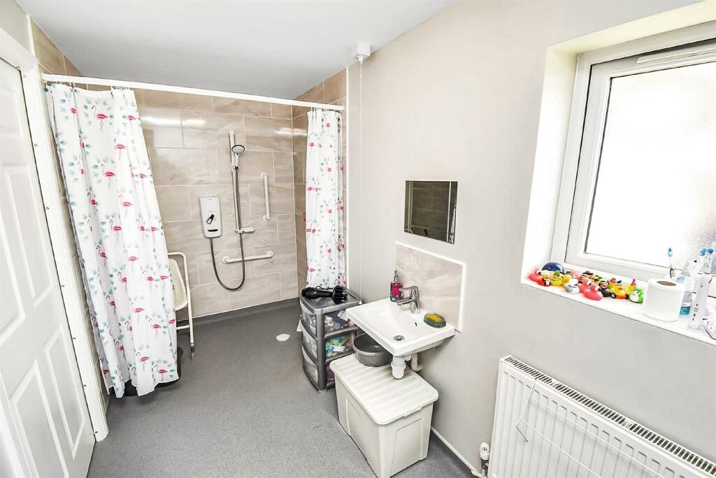 4 bedroom detached house for sale in Thor Walk, Corby, NN18