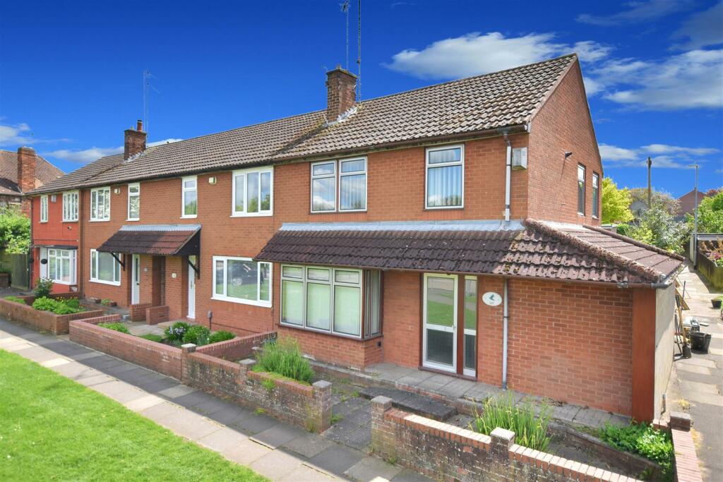 3 bedroom end of terrace house for sale in Cottingham Road, Corby, NN17