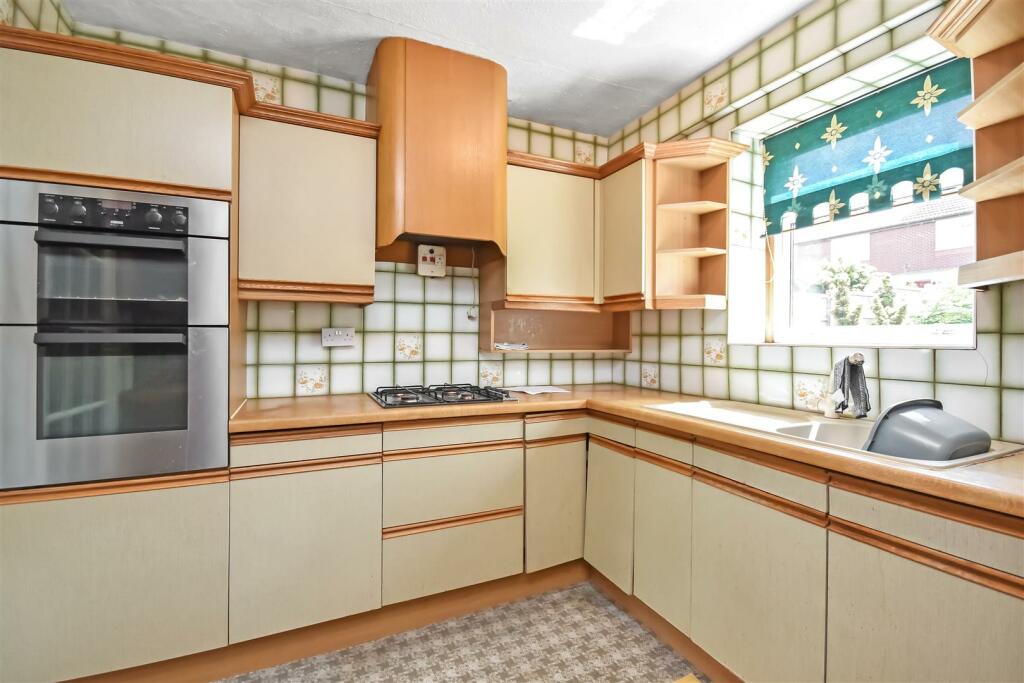 3 bedroom end of terrace house for sale in Cottingham Road, Corby, NN17