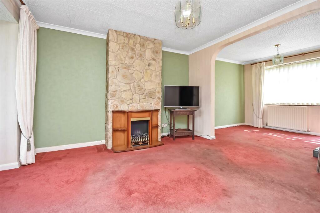 3 bedroom end of terrace house for sale in Cottingham Road, Corby, NN17