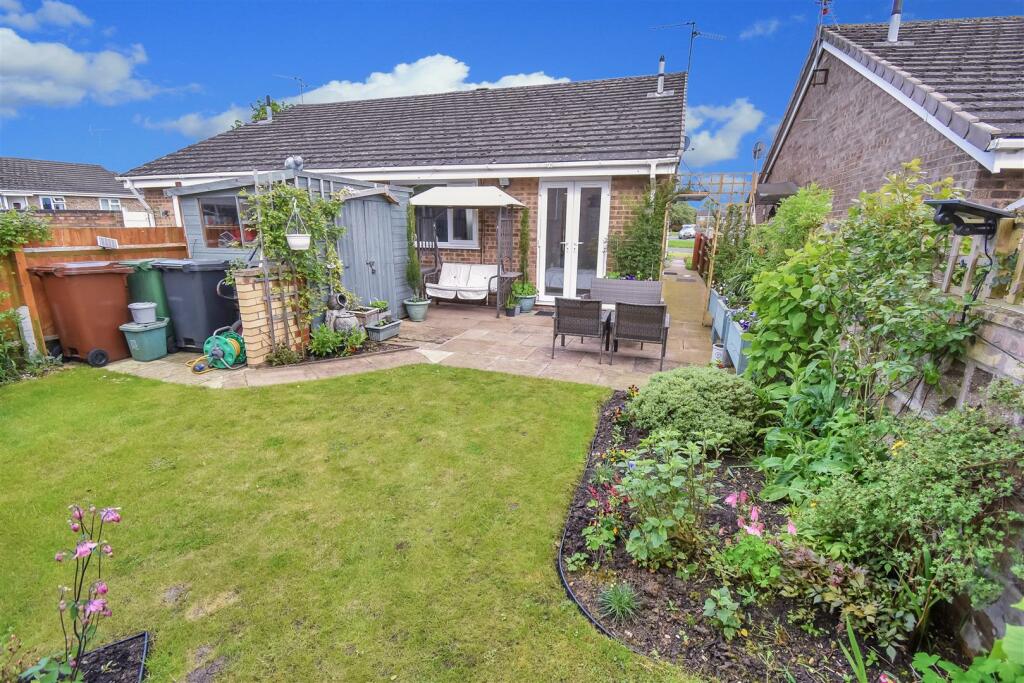 2 bedroom semidetached bungalow for sale in Manor Drive, Corby, NN18