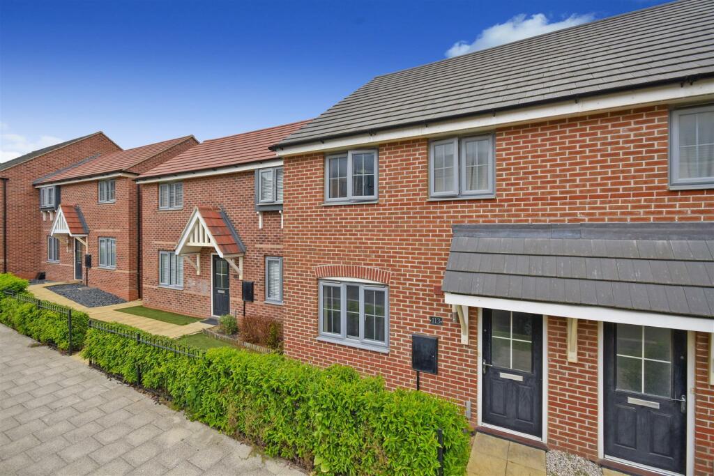 3 bedroom terraced house for sale in The Avenue, Corby, NN17