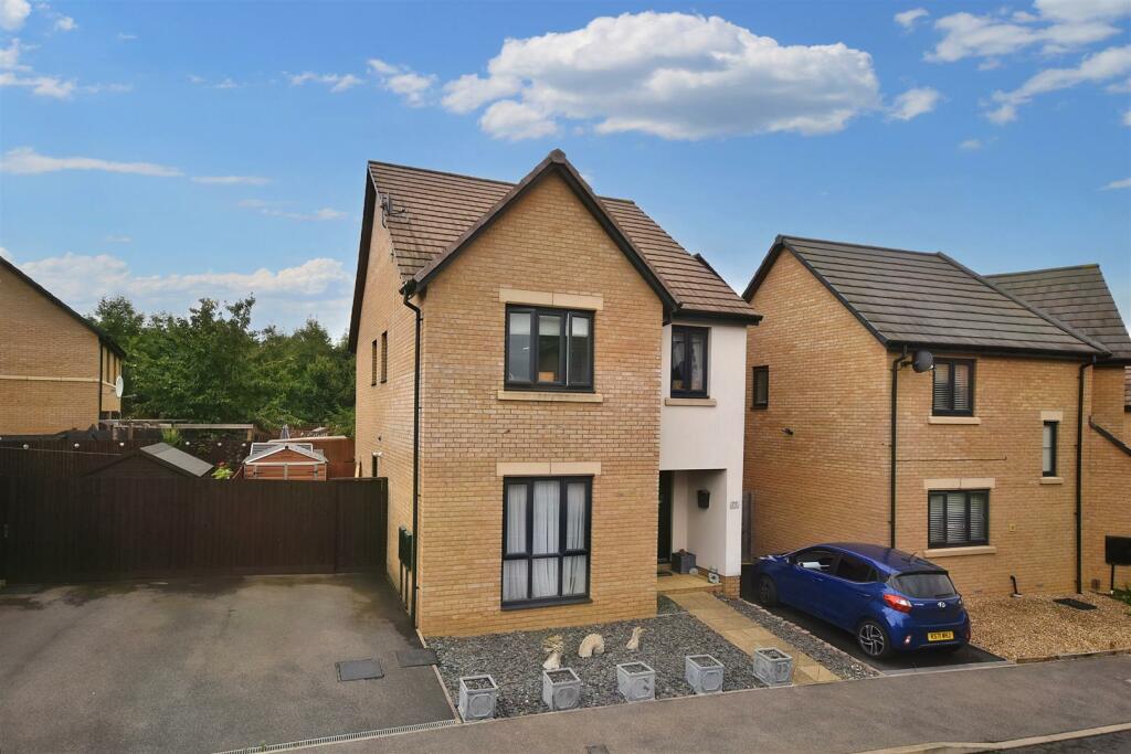 4 bedroom detached house for sale in Kesteven Way, Corby, NN18