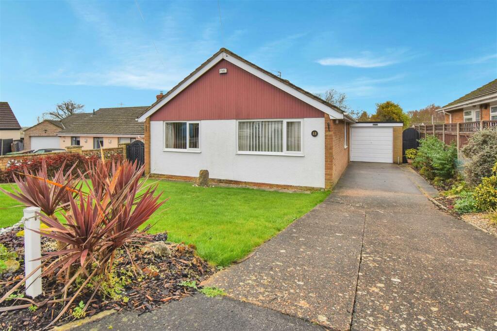 3 bedroom detached bungalow for sale in Chase Close, Stanion, Kettering