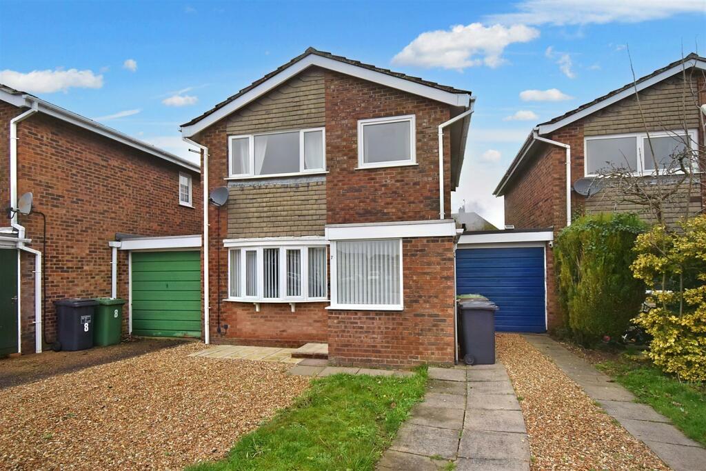 3 bedroom detached house for sale in Stafford Road, Gretton, Corby, NN17