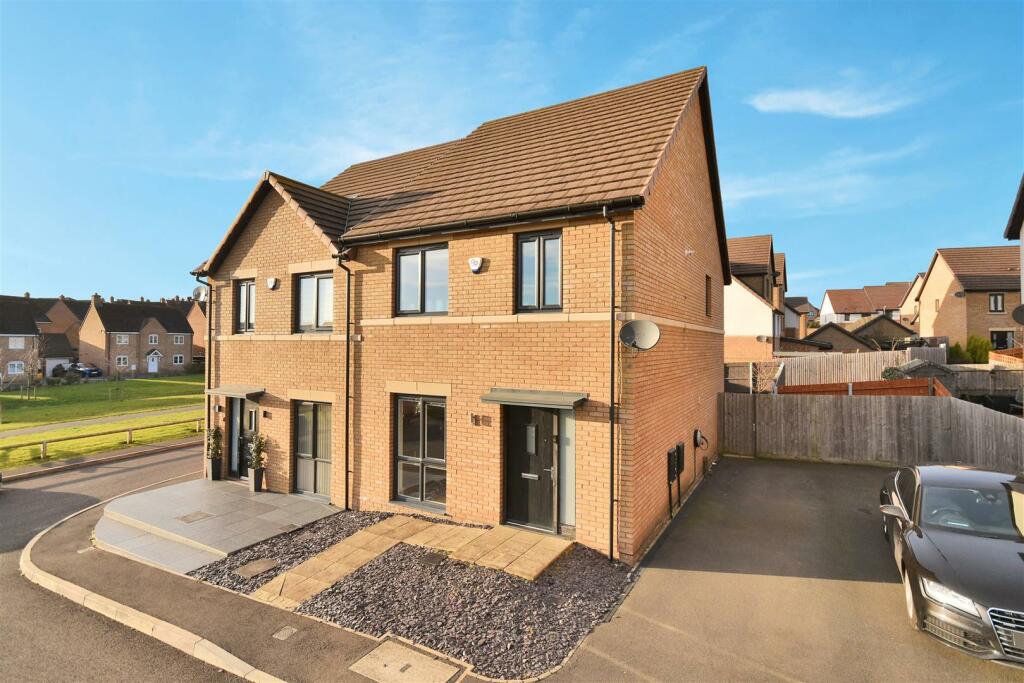 3 bedroom semidetached house for sale in Chippenham Close, Little