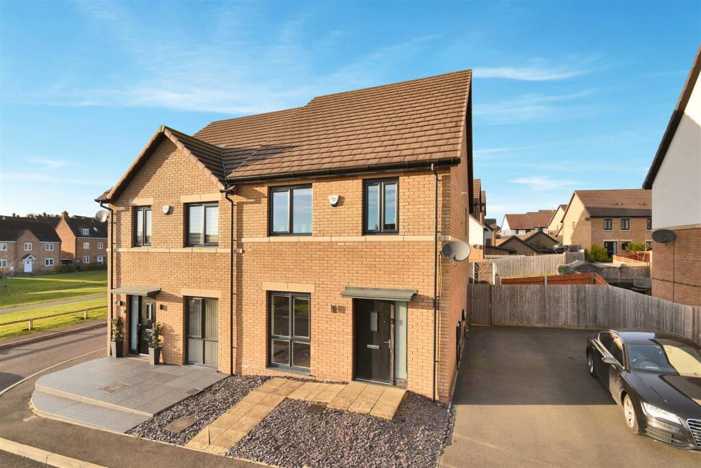 3 bedroom semidetached house for sale in Chippenham Close, Little