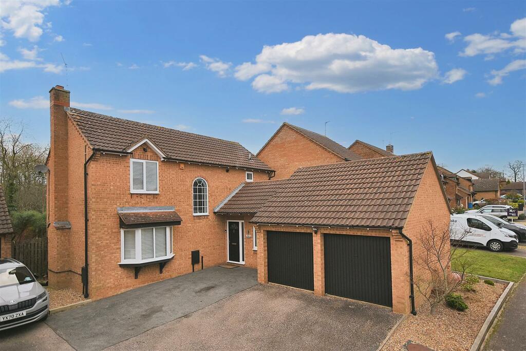 4 bedroom detached house for sale in Little Meadow, Great Oakley, Corby