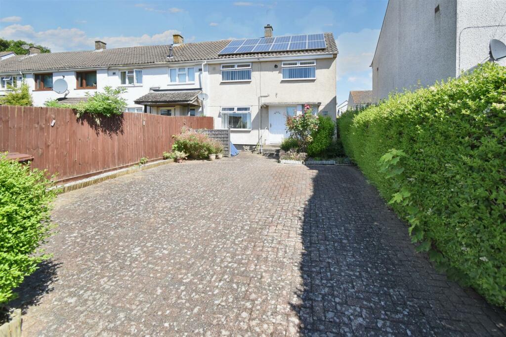 3 bedroom end of terrace house for sale in Gainsborough Road, Corby, NN18