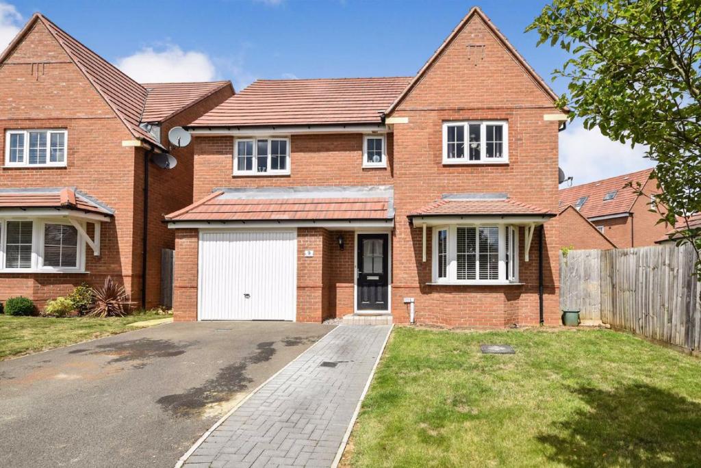 4 bedroom detached house for sale in Hillary Close, Corby
