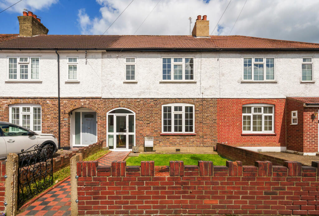 3 bedroom terraced house for sale in Idmiston Square, Worcester Park, KT4