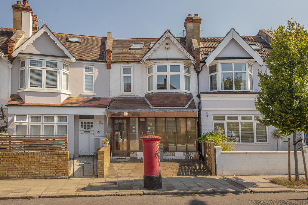 2 bedroom flat for sale in White Hart Lane, London, SW13