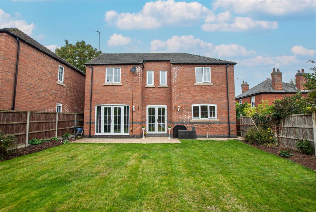 4 bedroom detached house for sale in Seasons Close, Uttoxeter, ST14