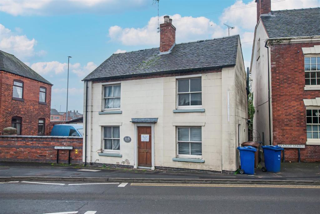 2 bedroom semidetached house for sale in Bradley Street, Uttoxeter, ST14