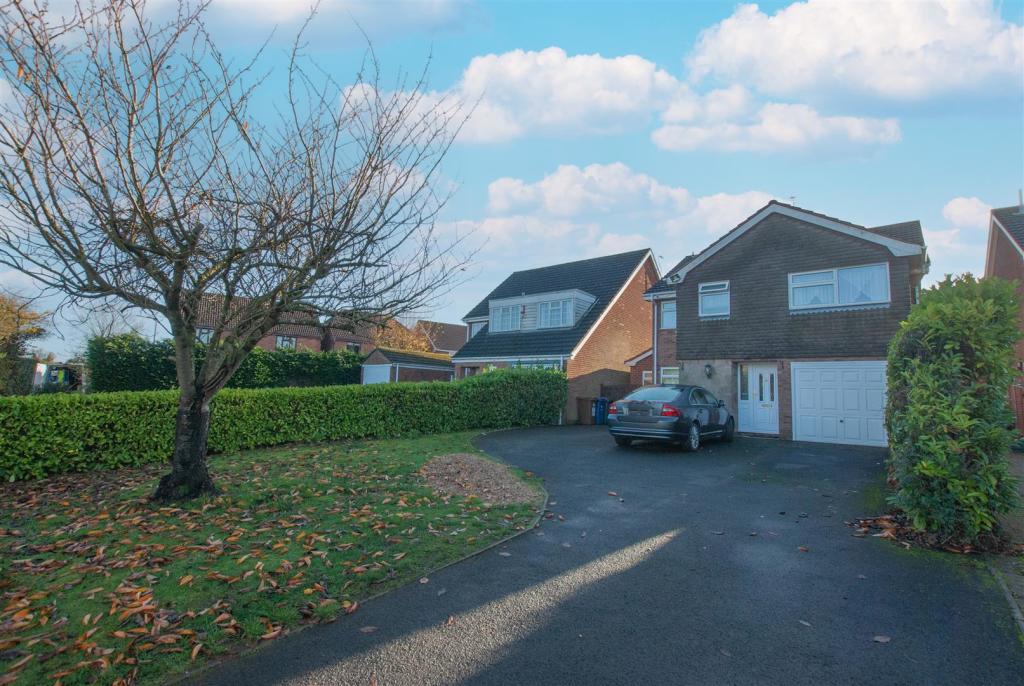 4 bedroom detached house for sale in Stocks Lane, Bramshall, ST14